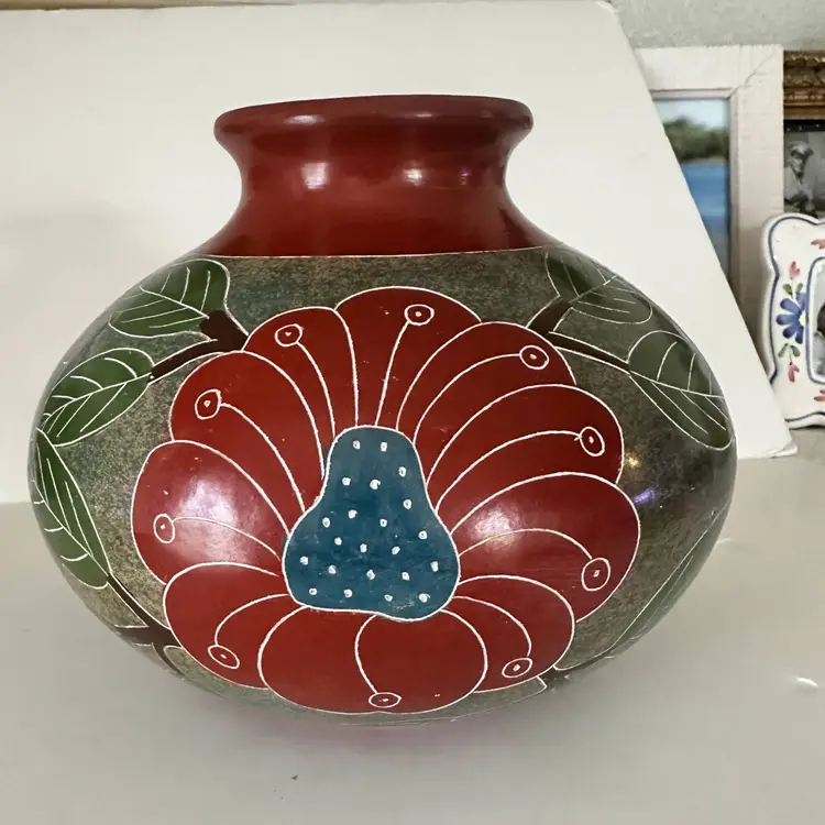 Handpainted Sgrafitto Pottery Vase Butterfly Flower Leaves Ctrl Amer 6" X 3" lip
