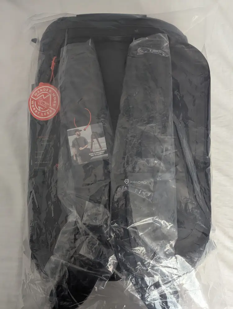 WANDRD CARRYALL DUFFEL 30L in Black (includes extra Padded Shoulder Strap)