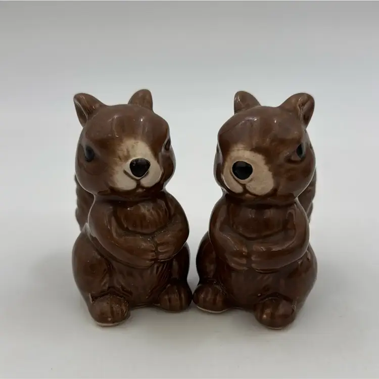 #01 Squirrel salt and pepper shakers woodland forest animals