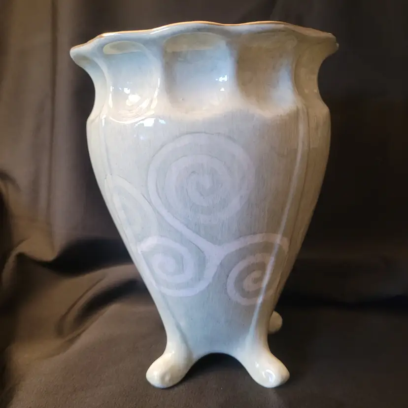 Royal Tara Celtic Scroll Hand Painted Vase Green 8 inches Ireland