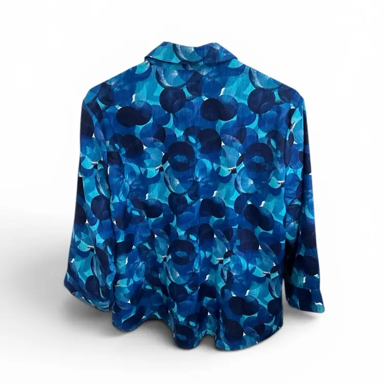 Draper’s & Damon’s Blue Toned Geometric Design Women’s Button Down Shirt - Petite Medium