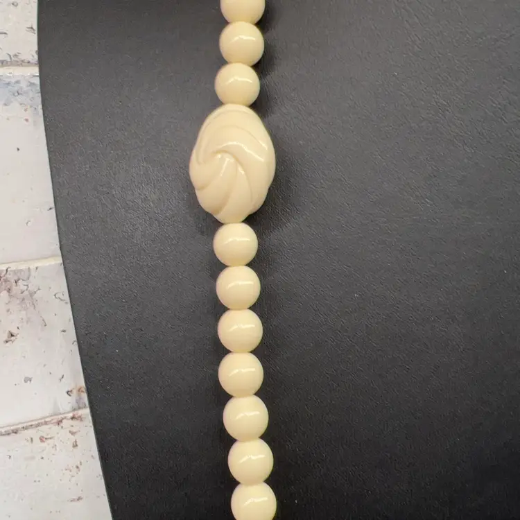 Vintage 1980s Cream Lucite  Beaded Knot Necklace 32”