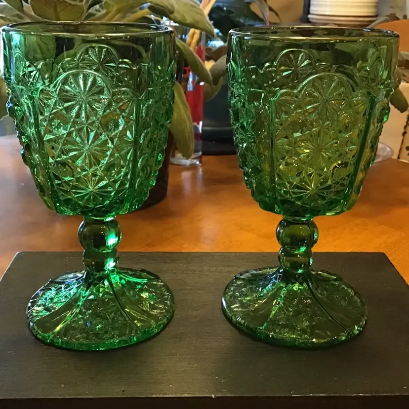 Two L G Wright Green Daisy & Button Glass Wine Water Goblets Cups
