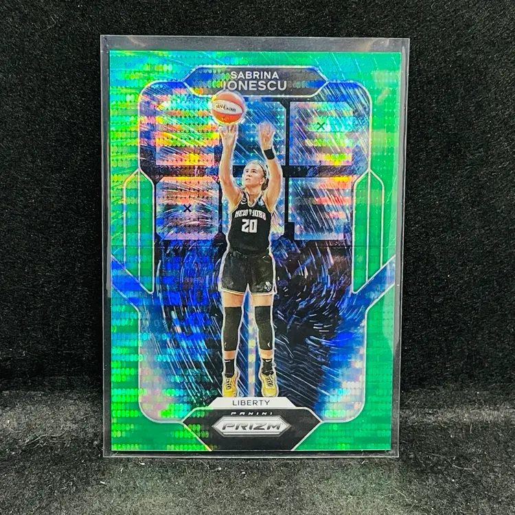 Sabrina Ionescu Prizm GREEN PULSAR /25 WNBA Basketball Card New York Liberty 2022 Far Out