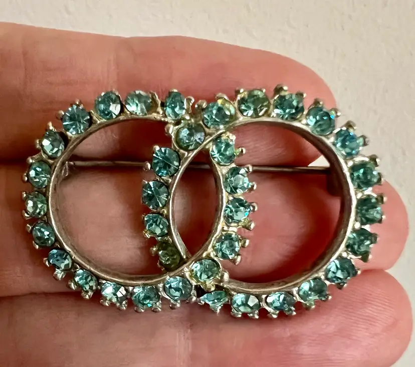 Vintage Linked Circles Blue Rhinestones Silvertone Infinity Brooch & Postcard  #G-1