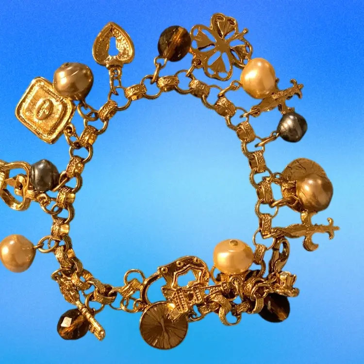 #01 Gold Tone Charm Bracelet With Rhinestone Charms, Faux Pearls And Gold Tone Charms Symbols Of France