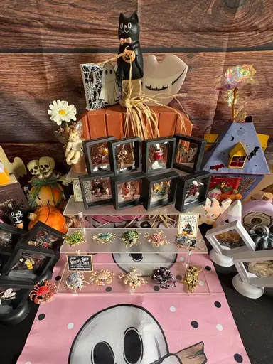 IM BACK! Broaches Galore!  Come Join Me And Let’s Have A Great Time!