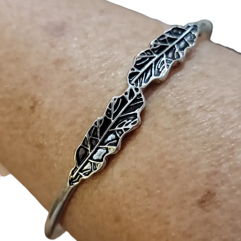 Vintage Engraved Leaf Bangle Bracelet Silver Tone Size 7 Nature Lover