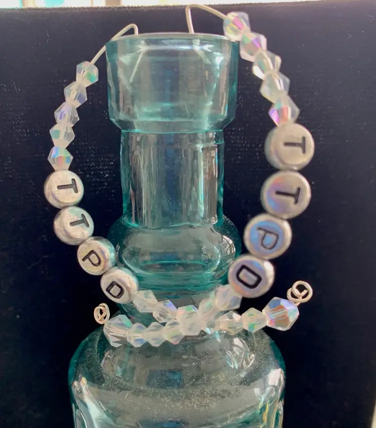 TTPD LUXURY Featherweight EARRINGS 
TAYLOR SWIFT 🫶 SWIFTIE
MBEADESIGNS EXCLUSIVE