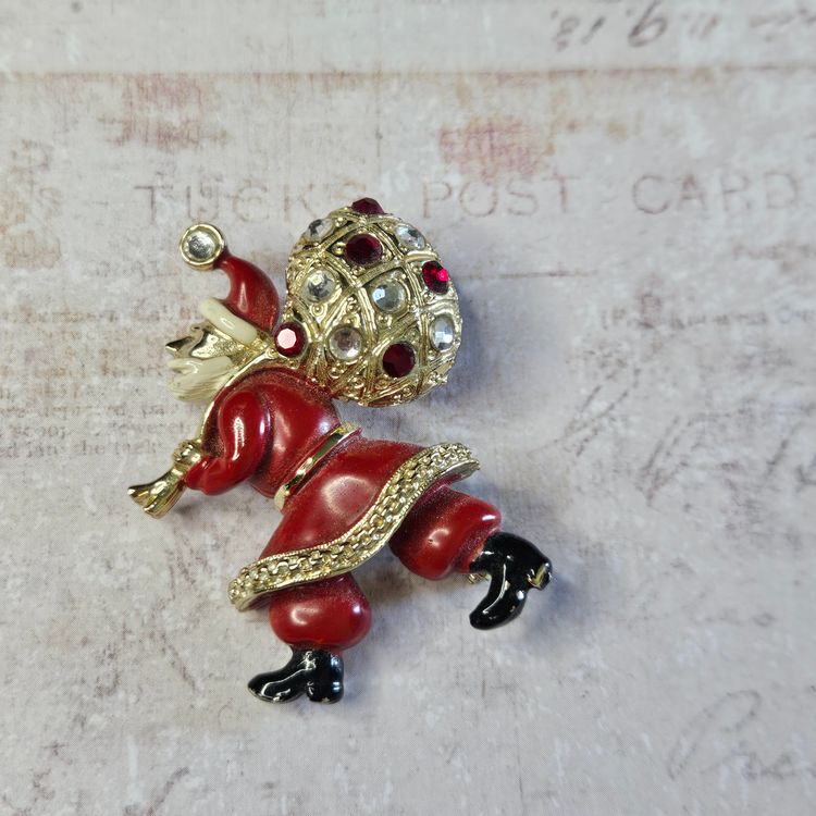 HOLLY CRAFT Santa Brooch