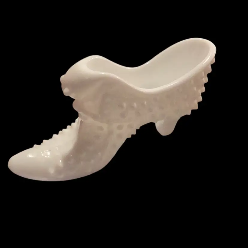 Fenton Hobnail Cat Shoe