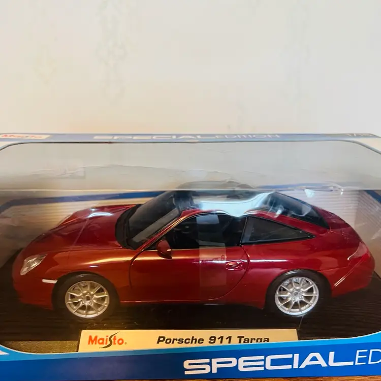 Porsche 911 Carrera Targa Red 1/18 Diecast Car Model by Maisto Miss Mirror 

