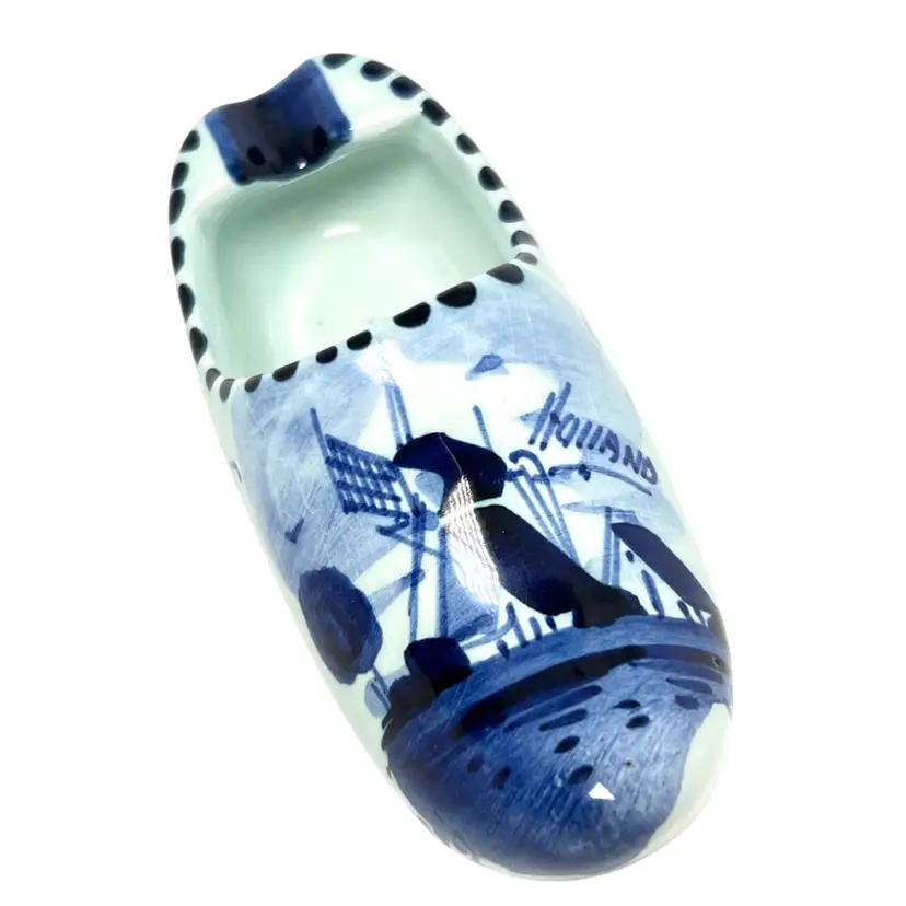 Holland Delft Blue & White Clog Shoe Ashtray. Signed On Bottom. 3-3/4” length x 1-1/2” across top x 1-3/4” tall