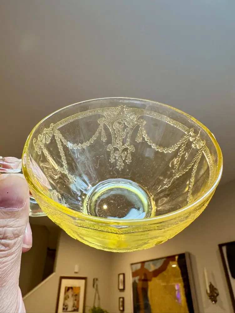 DEPRESSION GLASS" CAMEO BALLERINA CUP