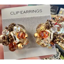 E-027 Vintage VENDÔME Gold-Tone Glass Cluster Bead Clip-On Earrings