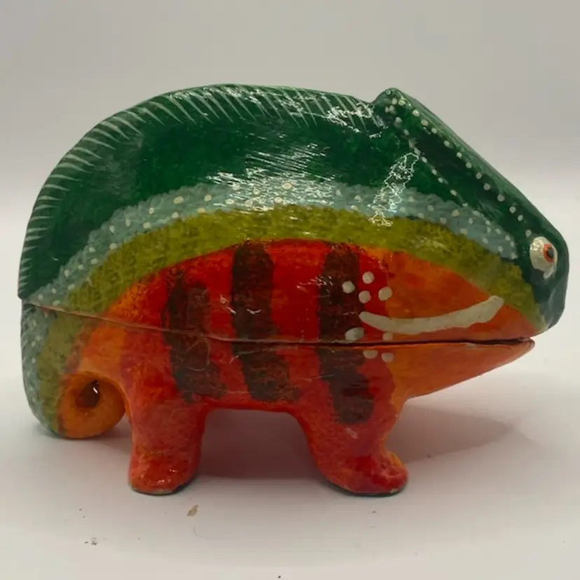 Colorful Chameleon Trinket Box/Secret Hiding Spot, 5 1/2β Long, 3 1/2β Tall, Latin American Style