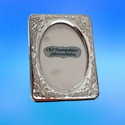 Vintage Old Hampshire Silversmiths Silver-Plated Ornate Picture Frame