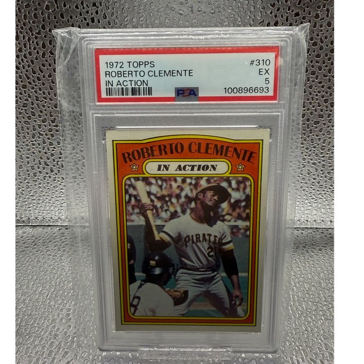 Roberto Clemente In Action - 1972 Topps world series- PSA 5