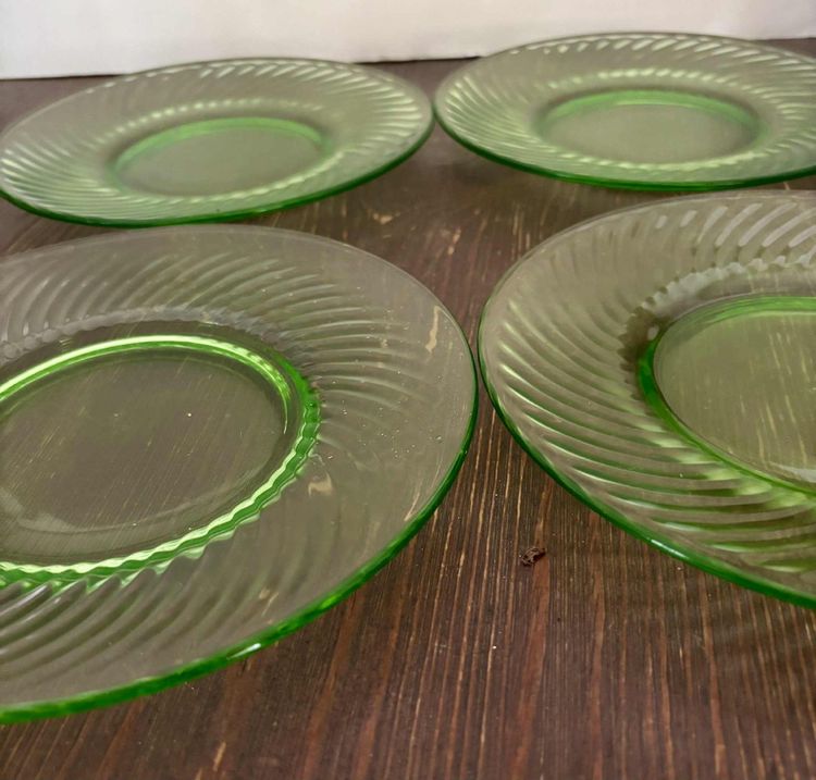 GLOWS! Vintage 1920’s-30’s Uranium Spiral Glass Plates Anchor Hocking Set(4) 
8”diameter
