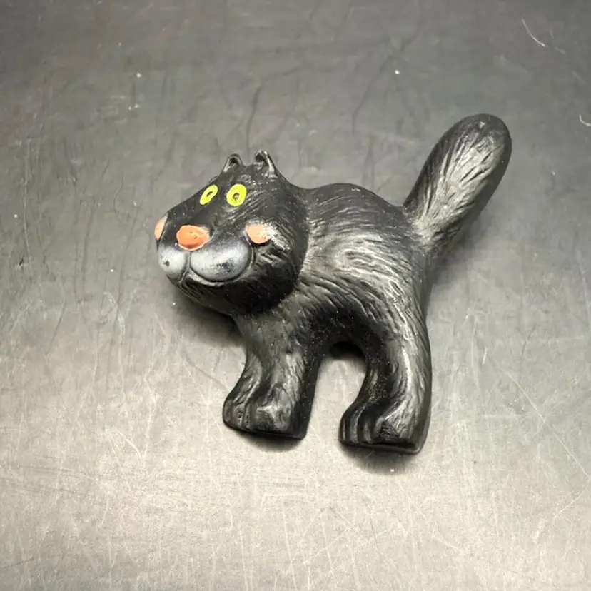 Hallmark 1987 Vintage Halloween Black Cat Brooch Pin 1.5”