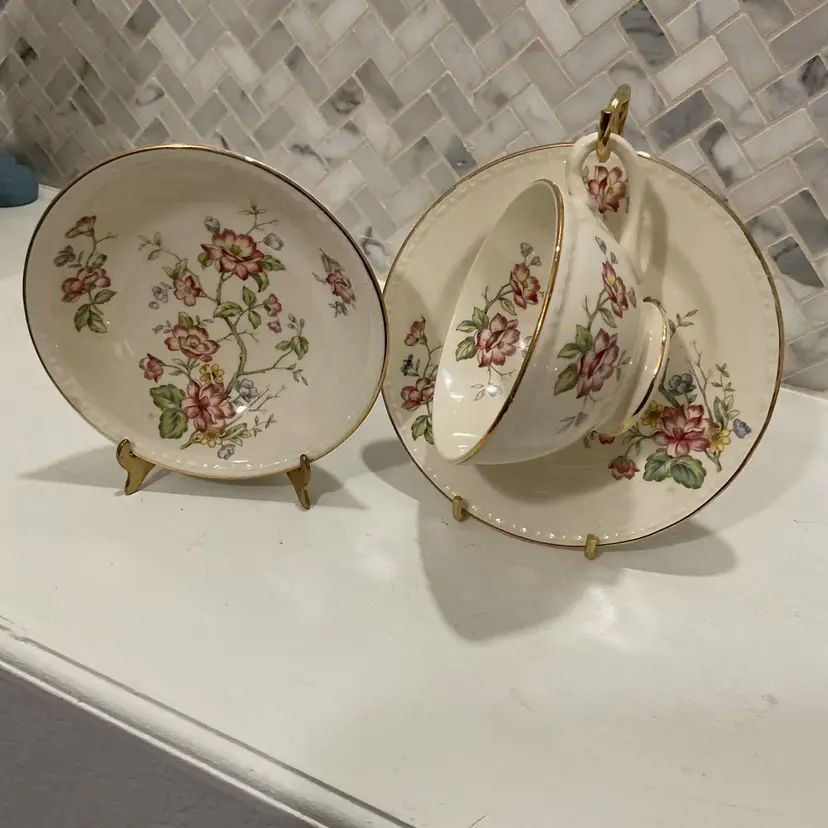 Homer Laughlin “Georgian” Teacup Set