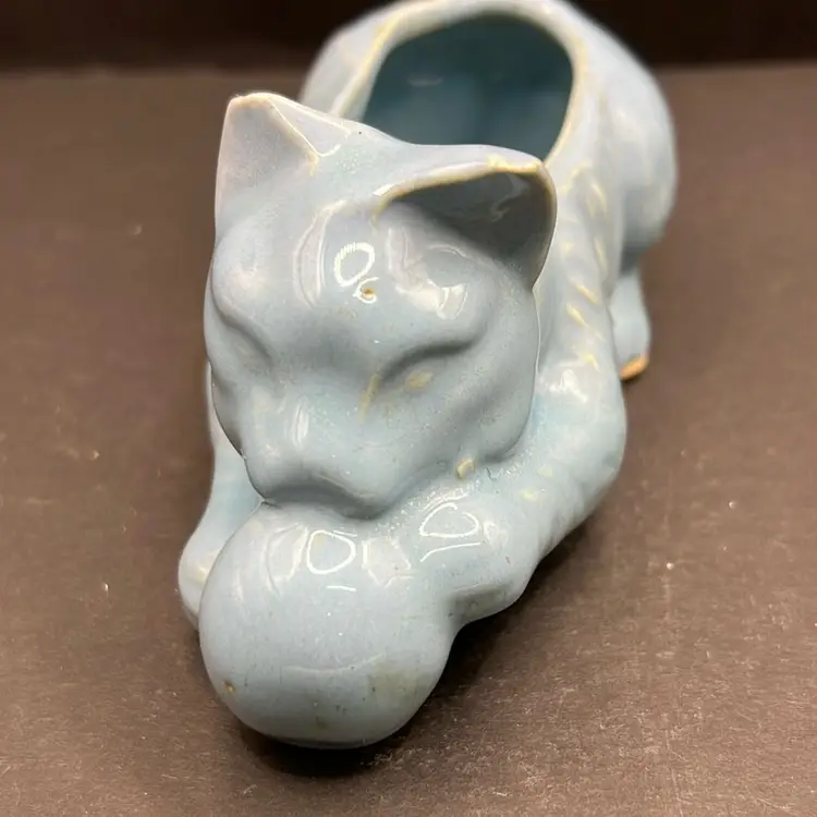 Vintage Light Blue McCoy cat planter, 5” Long, Not Marked.