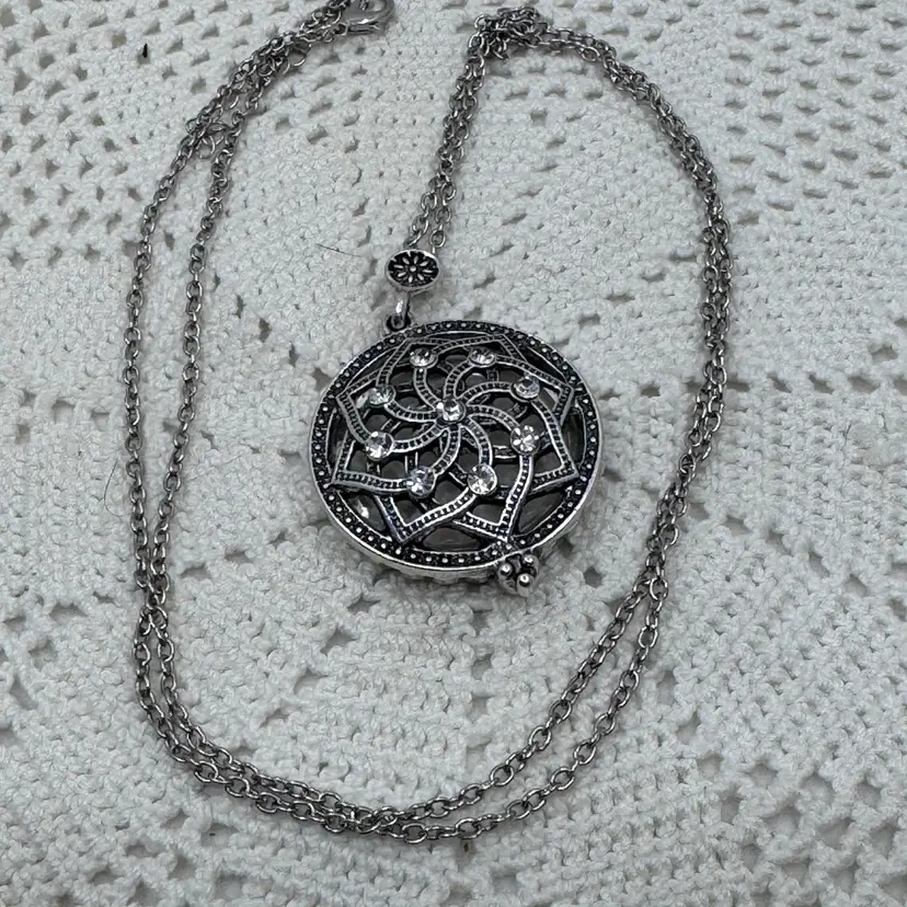 Silver tone Necklace With Magnifying Glass Pendant