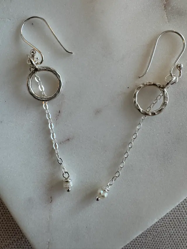 Hammered Circle Earrings With Pearl On Flat Cable Chain #78