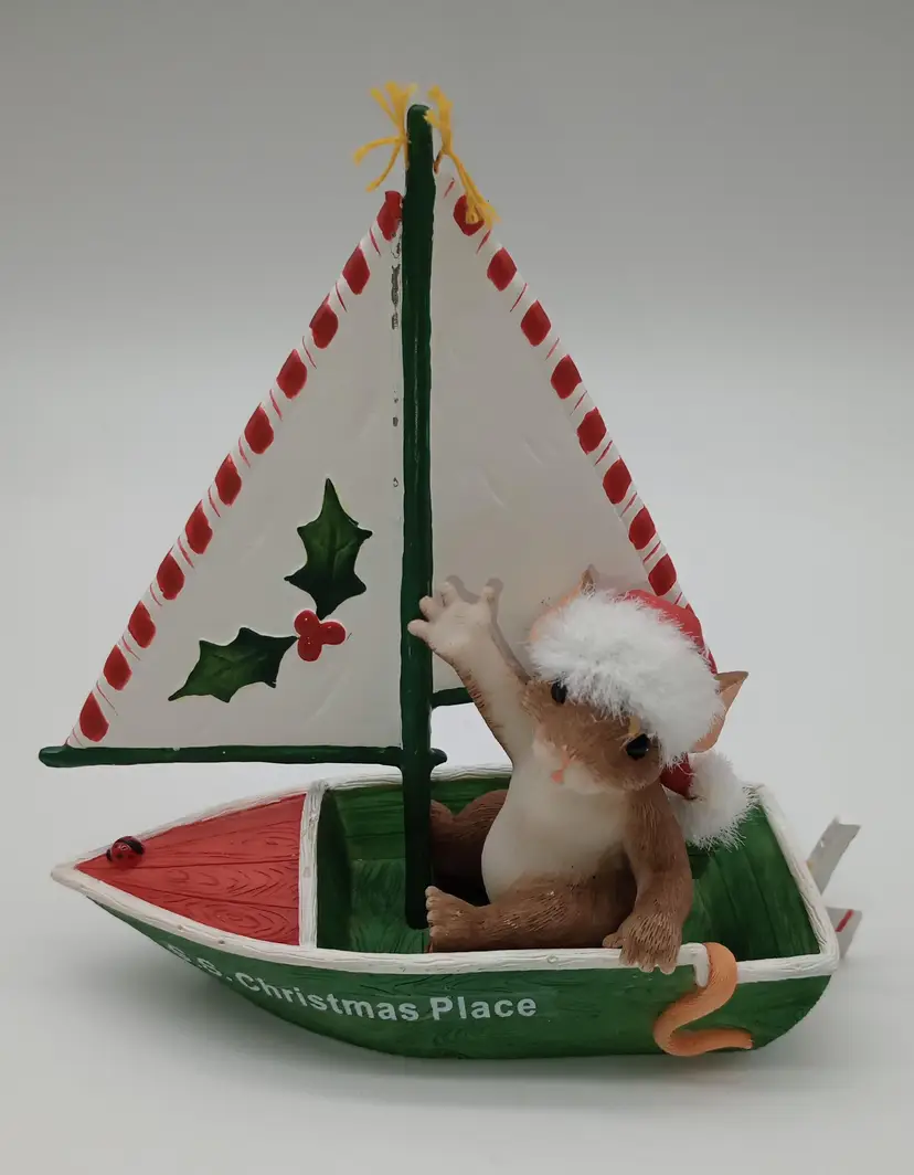 Fitz And Floyd, Charming Tails,Mouse In The S. S Christmas Place, Signed By Artist In 2005.
An Excellent Addition To Your Collection Or A Perfect Gift To Give.