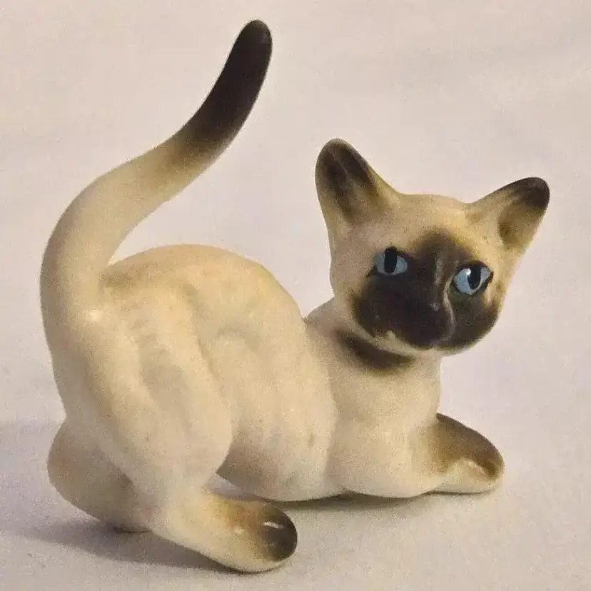 Siamese Cat Ceramic Figurine Unbranded 1⅝" Long Blue Eyes Cream & Brown Colors