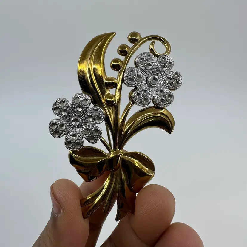 Vintage 1950's Large Flower Bow Gold & Silver Tone Brooch