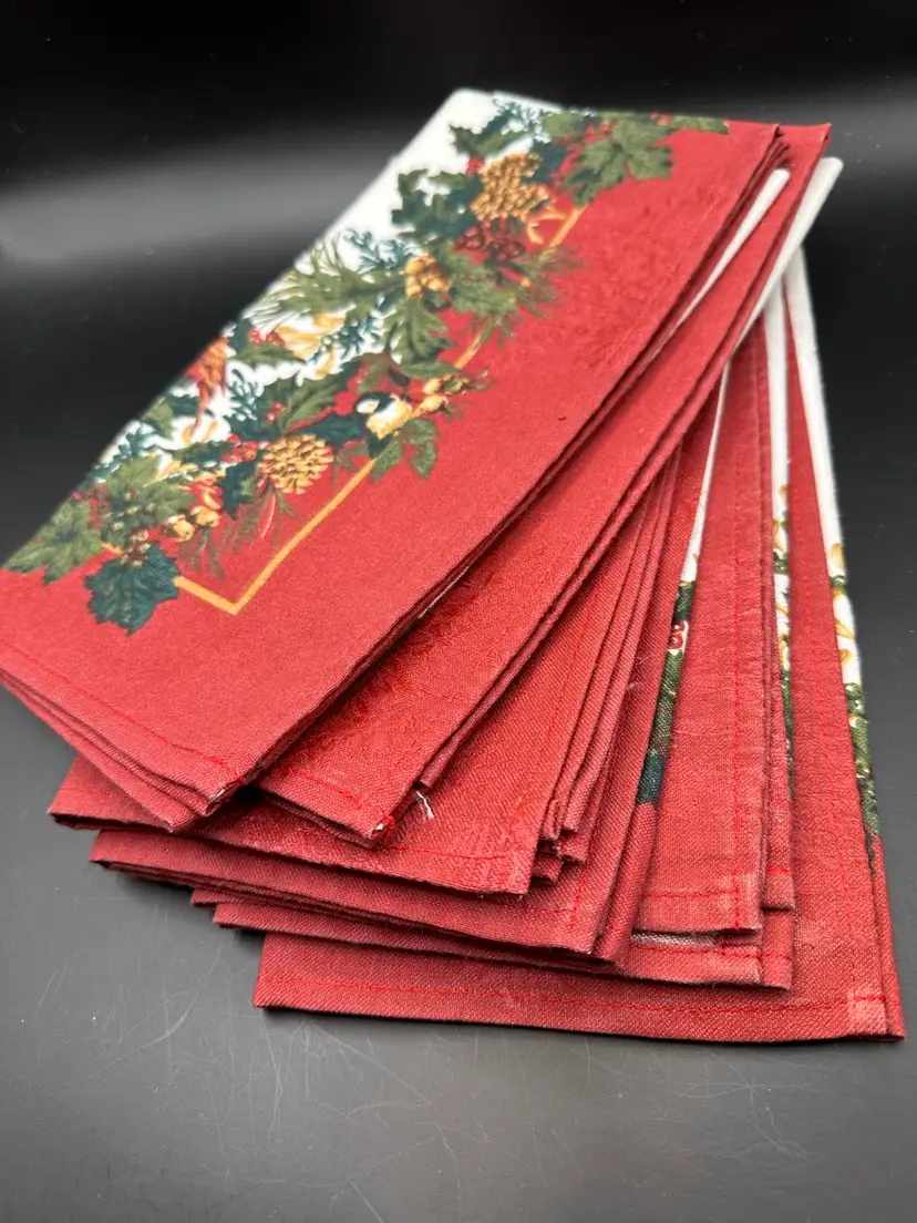 6 Starched Christmas Napkins