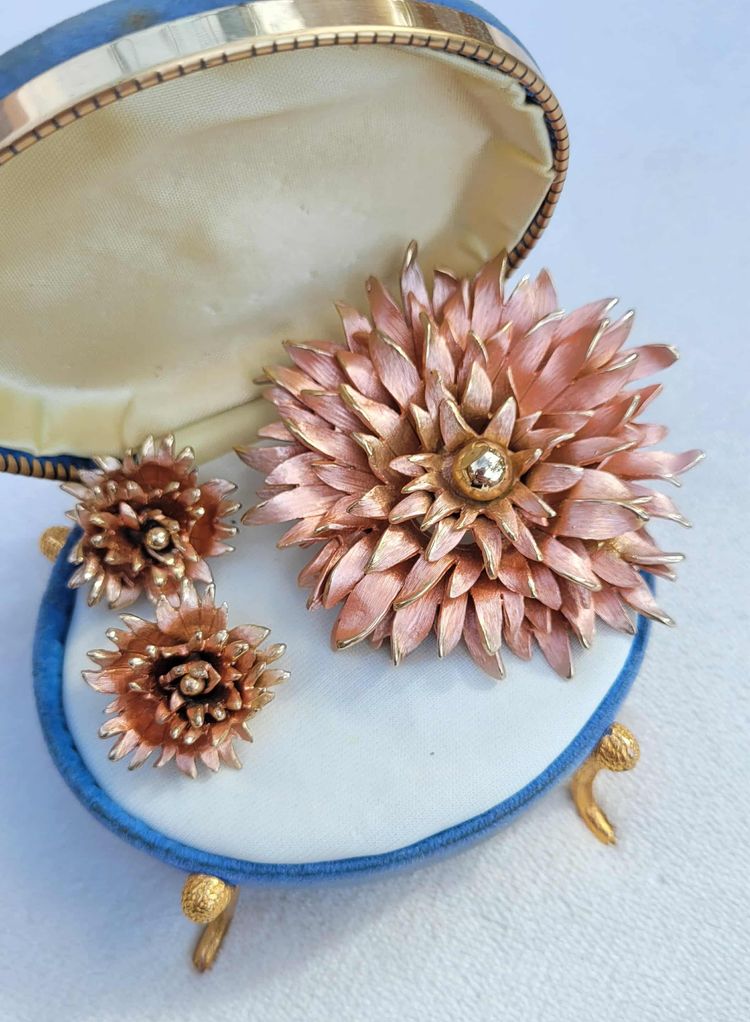 Vintage Dahlia Flower Dusty Rose Pink Gold Tone Brooch Pin & Earrings Set