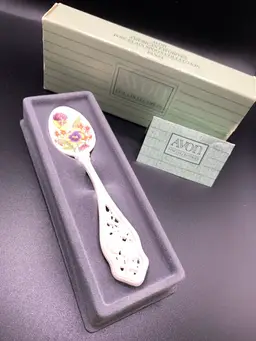 Avon Porcelain Pansy Spoon
