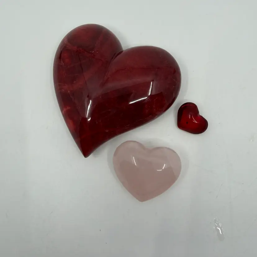 Ducceschi Volterra Red Alabaster Heart Paperweight Italy W 2 Smaller Hearts