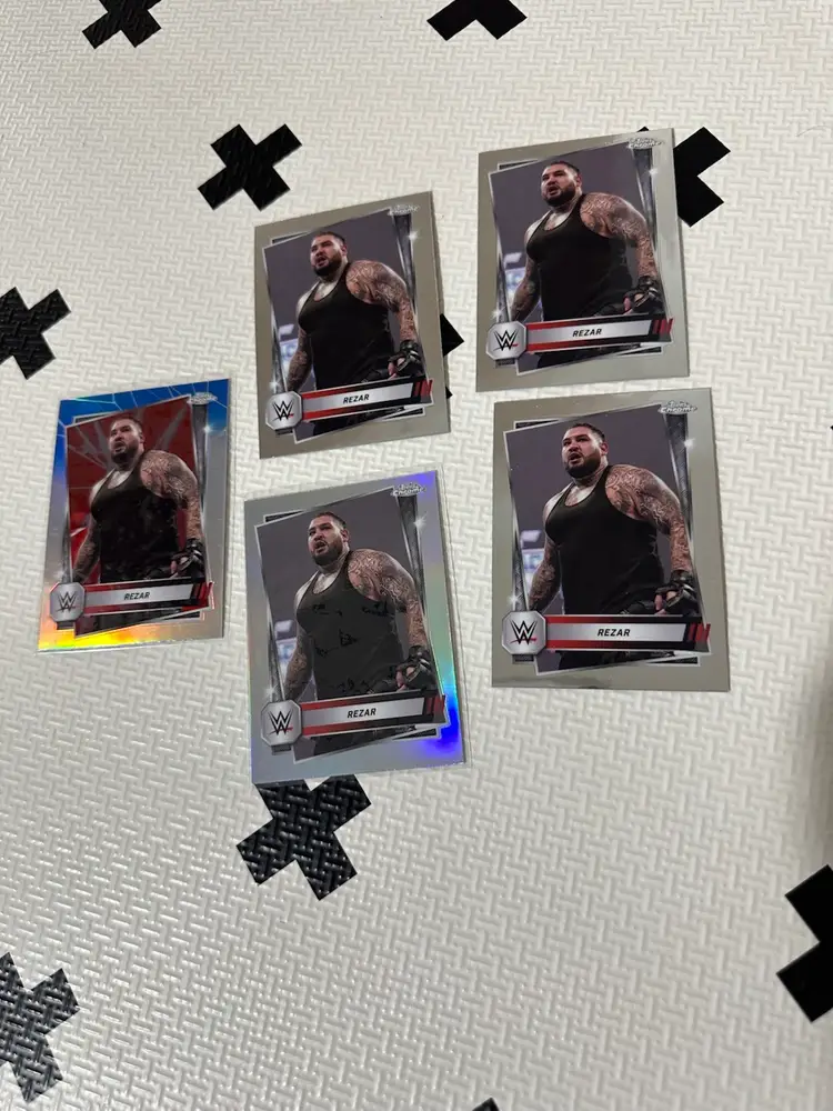 50 WWE Topps Chrome Trading cards