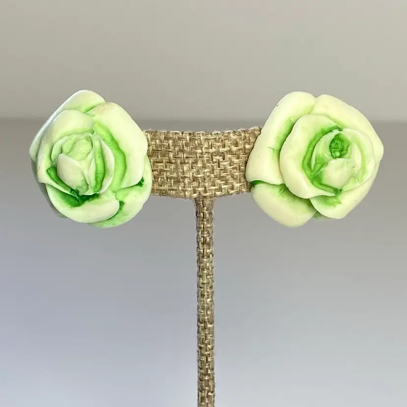Vintage Retro Green & White Acrylic Lettuce Flower Lightweight Clip On Earrings