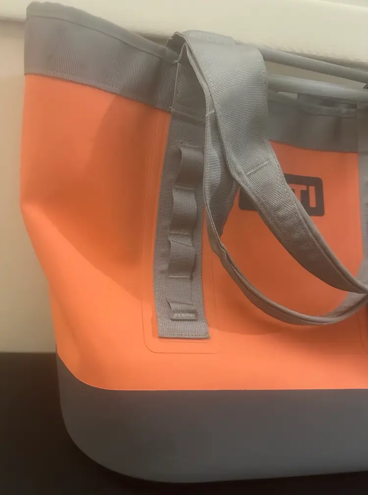 YETI CAMINO 35 CARRYALL TOTE BEACH BOAT BAG! RARE RETIRED CORAL WATERPROOF