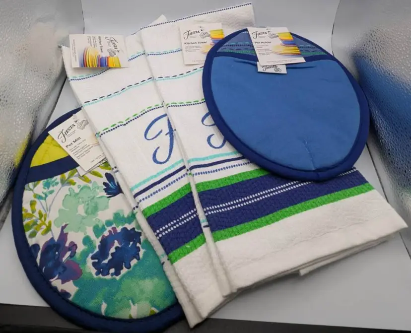 A Set of 2 Fiesta Kitchen Towels,2 matching pot holders NWT
