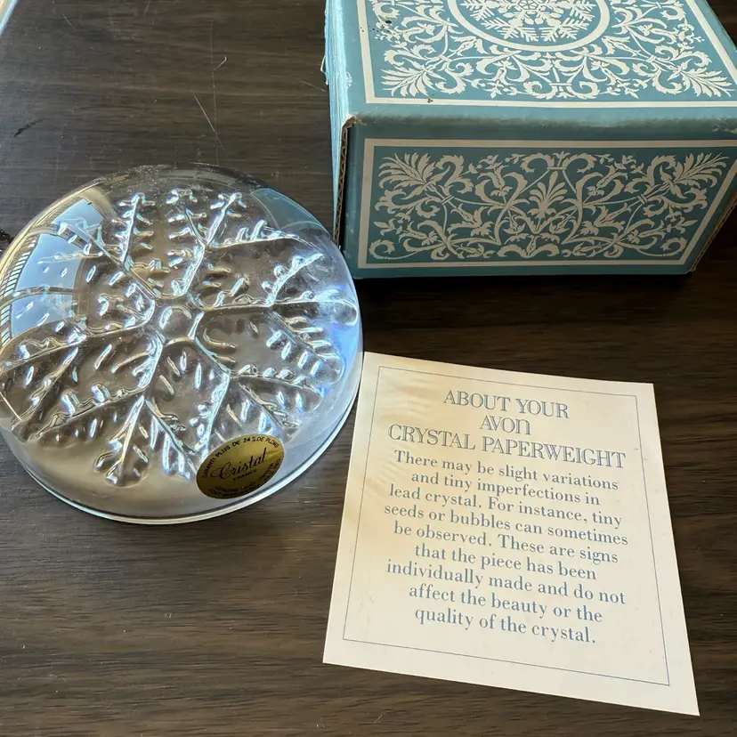 AVON Genuine Crystal Bleikristall 24% PBO Snowflake Paperweight IOB