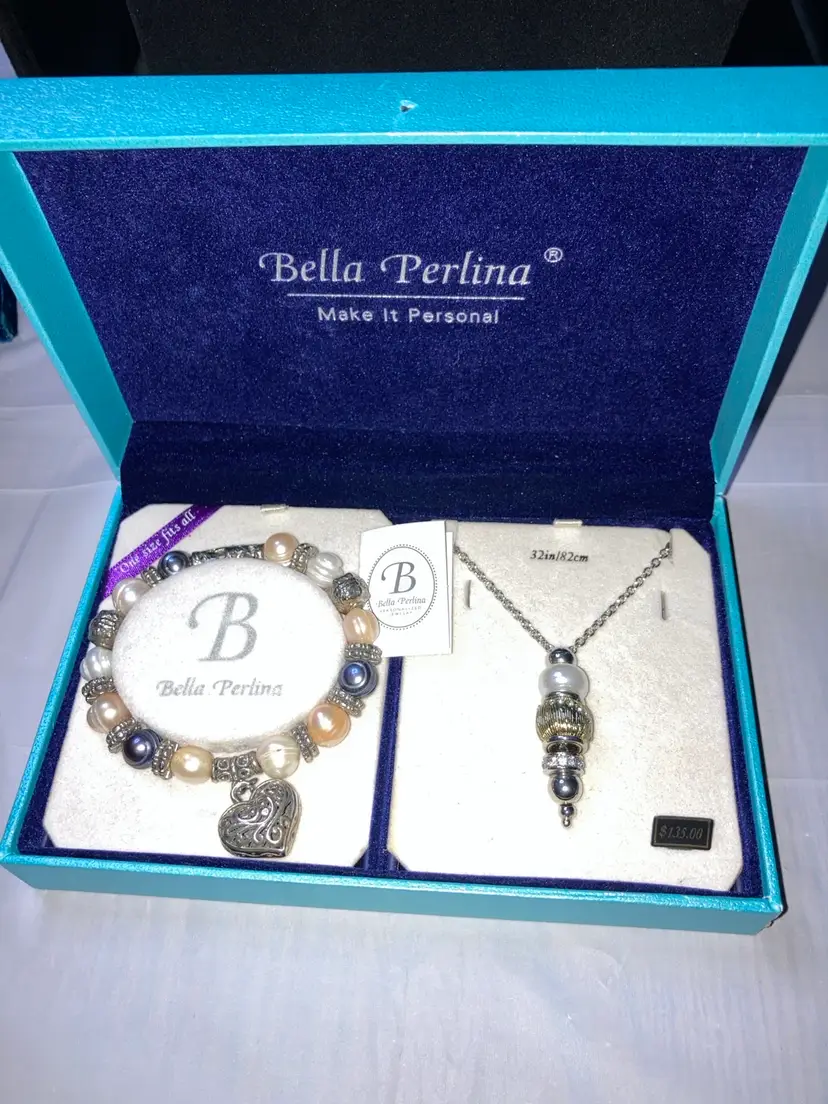 Bella Perlina 32” Pearl Pendant Necklace and Pearl Stretch Bracelet! 😍✨😍 In the original box!