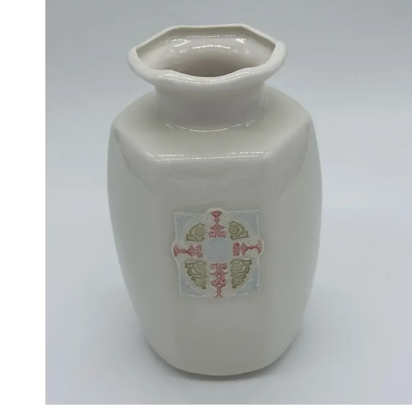 Hillgrove House Ireland Porcelain Cahirciveen White Vase Celtic Design