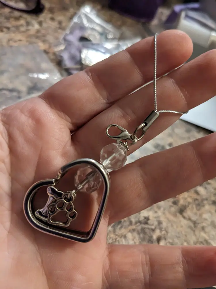 #01 Floating heart pendant.