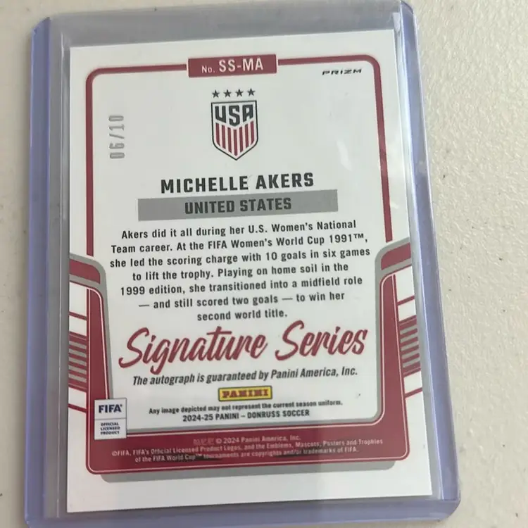 2024-25 Donruss Signature Series Michelle Akers Gold 06/10