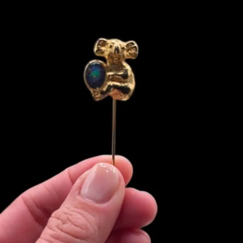 Goldtone Koala With Faux Opal Moonstone Stick Pin 3.25”🦋