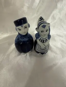 Dutch boy girl set salt pepper shakers