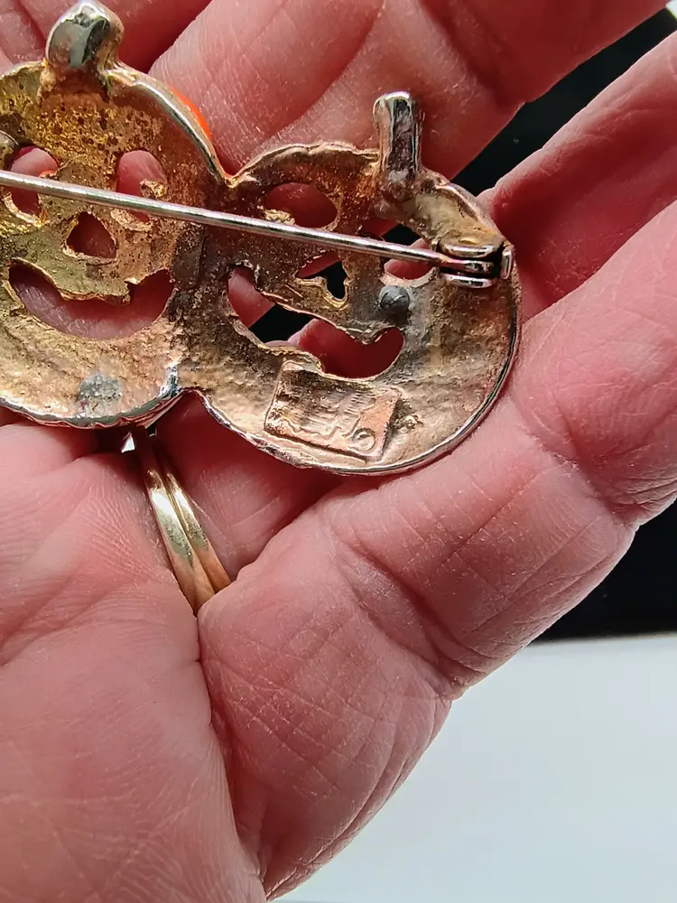 JJ Jonette Jewelry Company Gold Tone with Enamel Pair of Jack O'Lanterns Pumpkins Pin Brooch.