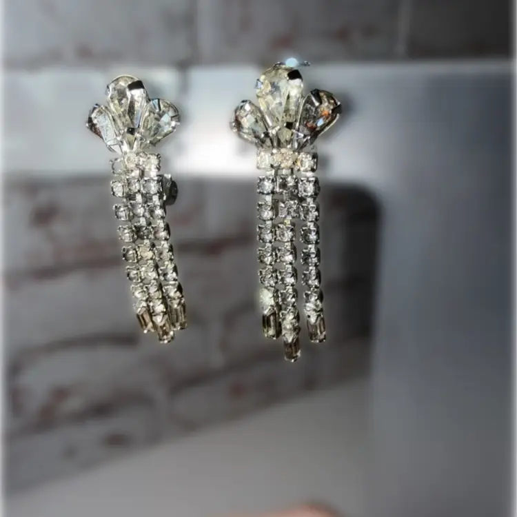 Weiss Vintage Earrings Clear Ryhstones