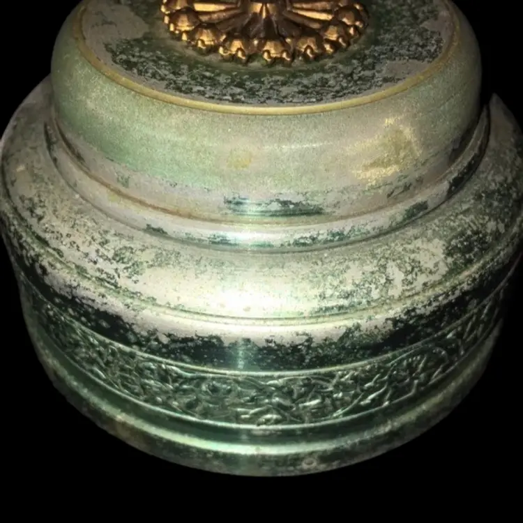 Green Metal Powder Music Trinket Box w/Crown PLAYS mystery song Vintage READ #128