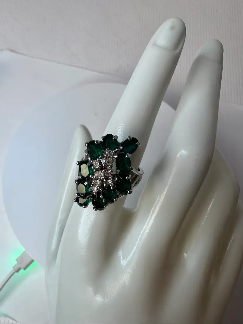 #01 Vintage SilverTone Cocktail Ring Size 7 Colored Green